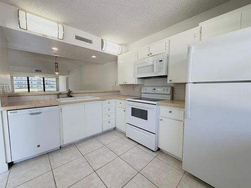 unit-103-3511 Village Blvd, West Palm Beach, FL, 33409-7432 | Card Image