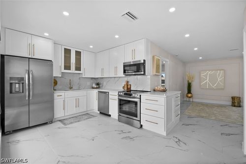 4-105 Harrison Rd, NAPLES, FL, 34112-6033 | Card Image