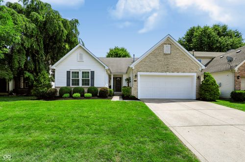 6517 Sussex Dr, Zionsville, IN, 46077-9142 | Card Image