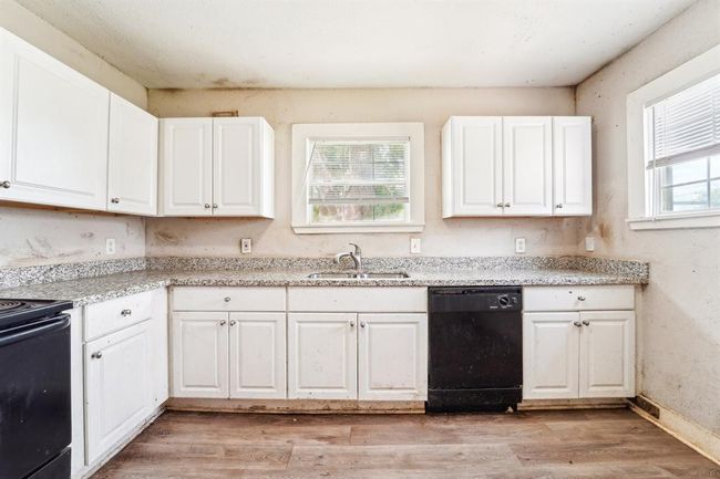 1026 W 5 Th St, House other with 3 bedrooms, 1 bathrooms and null parking in Freeport TX | Image 10
