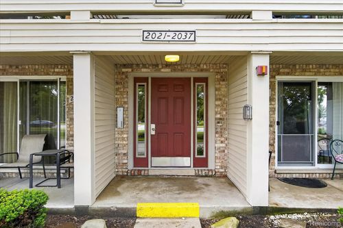 2037 E Franklin Dr, Canton, MI, 48187-2915 | Card Image