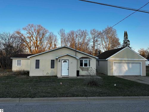 358 N Corning St, Farwell, MI, 48622-9311 | Card Image