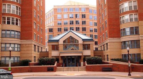 703w-3830 9th St N, ARLINGTON, VA, 22203-5825 | Card Image