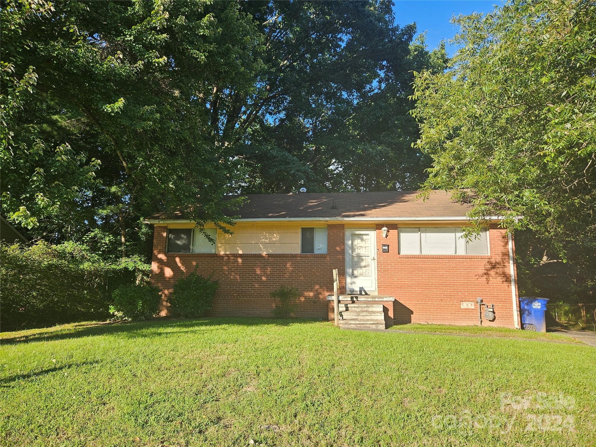 Caledonia Dr, Winston Salem, NC 27105
