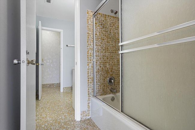6 - 1300 Seaway Dr, Condo with 2 bedrooms, 2 bathrooms and null parking in Fort Pierce FL | Image 26