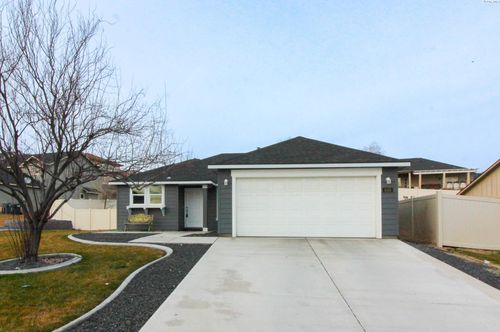 6101 Turf Paradise Dr, Pasco, WA, 99301-6039 | Card Image