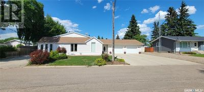 425 6th Ave E, House other with 3 bedrooms, 2 bathrooms and null parking in Unity SK | Image 1