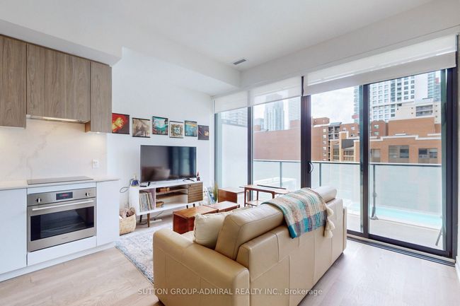 901 - 161 Roehampton Ave, Condo with 2 bedrooms, 1 bathrooms and null parking in Toronto ON | Image 6