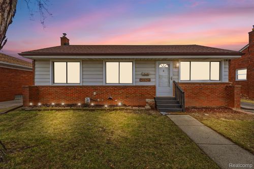 28824 Bohn St, Roseville, MI, 48066-2491 | Card Image