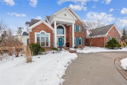 990 Kingscove Court, Town and Country, MO, 63017 | Card Image