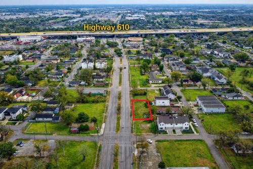 2009 Lockwood Dr, Houston, TX, 77020-4419 | Card Image