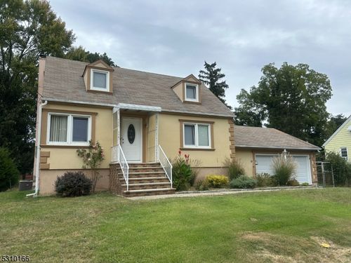 15 Laurel Pl, Fairfield, NJ, 07004-3204 | Card Image