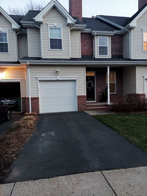 19-19 Last Leaf Cir, Windsor, CT, 06095-4733 | Card Image