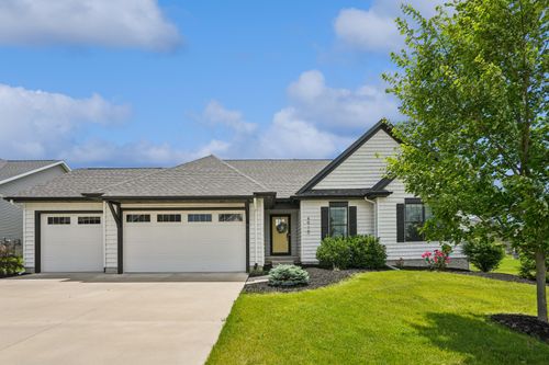 4915 Lakeside Dr, Bettendorf, IA, 52722-1306 | Card Image