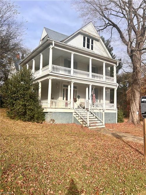 77 Broad St, Milton, NC, 27305-9751 | Card Image