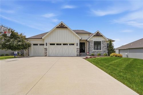 2906 Sw Arthur Dr, Lee's Summit, MO, 64082-4114 | Card Image