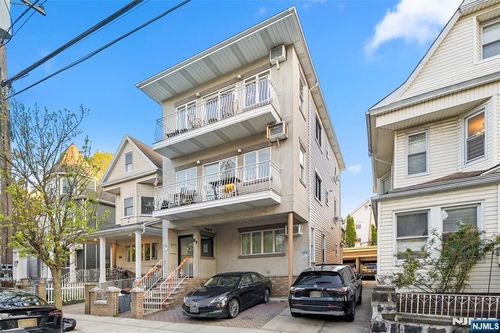 37 47th St, Weehawken, NJ, 07086-7459 | Card Image