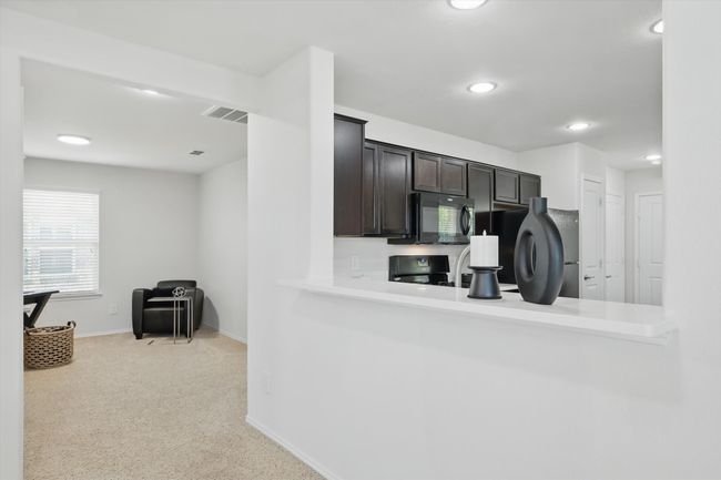 Breakfast Bar and Entry to Office | Image 12