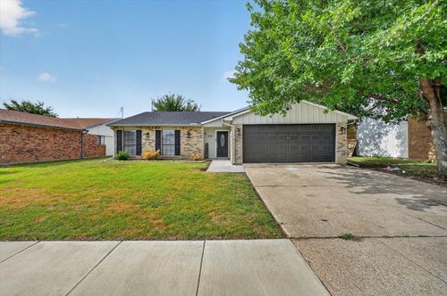 704 Levelland Dr, Arlington, TX, 76017-6028 | Card Image