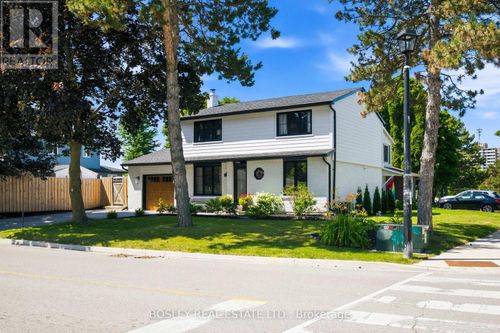 440 Sandford St, Newmarket, ON, L3Y4S7 | Card Image