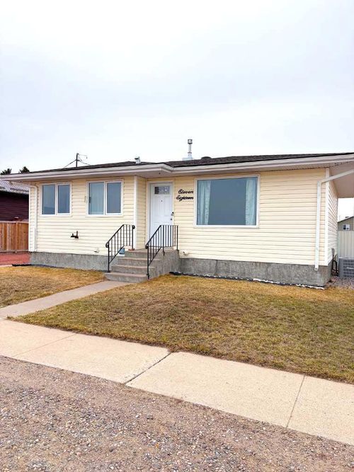 1118 44 Ave N, Lethbridge, AB, T1H6C3 | Card Image