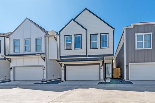 8423 Berry Brush Ln, Houston, TX, 77022-1753 | Card Image