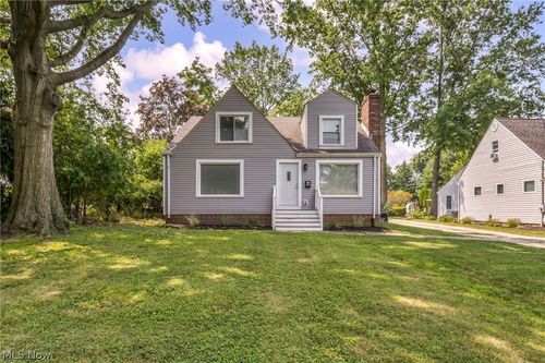 1703 Grantwood Dr, Parma, OH, 44134-4001 | Card Image