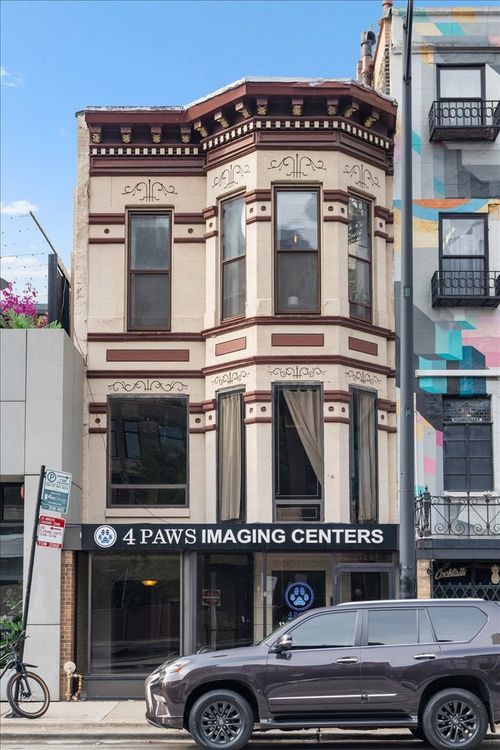 3-116 Grand Ave, Chicago, IL, 60654-5207 | Card Image