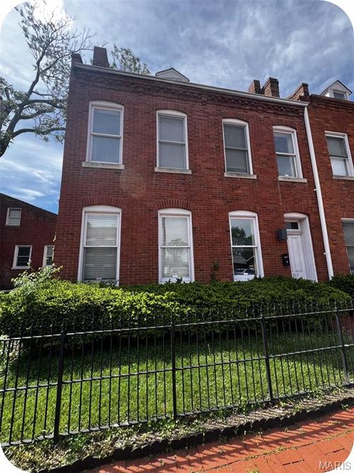 1917 S 11th St, Saint Louis, MO, 63104-3915 | Card Image