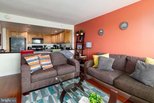 apt-925-2001 Hamilton St, PHILADELPHIA, PA, 19130-4211 | Card Image