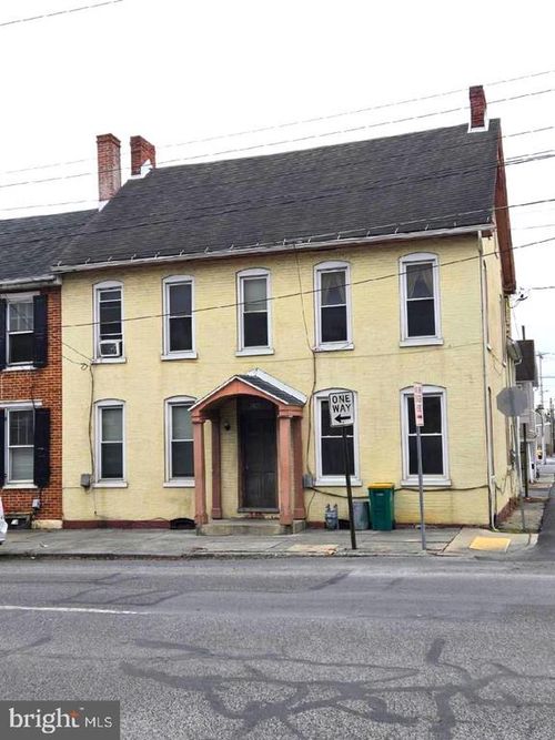 2-248 E Queen St, CHAMBERSBURG, PA, 17201-2222 | Card Image
