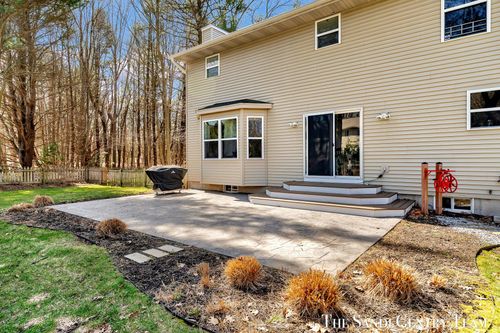 10108 Lakeshore Dr, West Olive, MI, 49460-9172 | Card Image