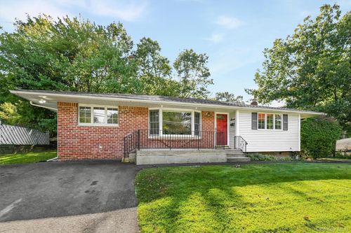 7 Woodridge Dr, Garnerville, NY, 10923-1914 | Card Image