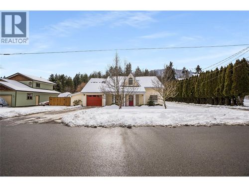 661 C Ave, Kaslo, BC, V0G1M0 | Card Image