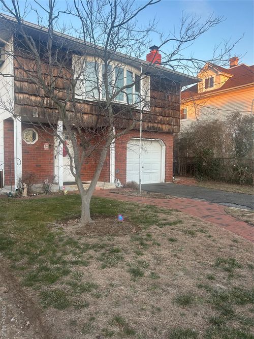 131 Ethel St, Valley Stream, NY, 11580-3144 | Card Image