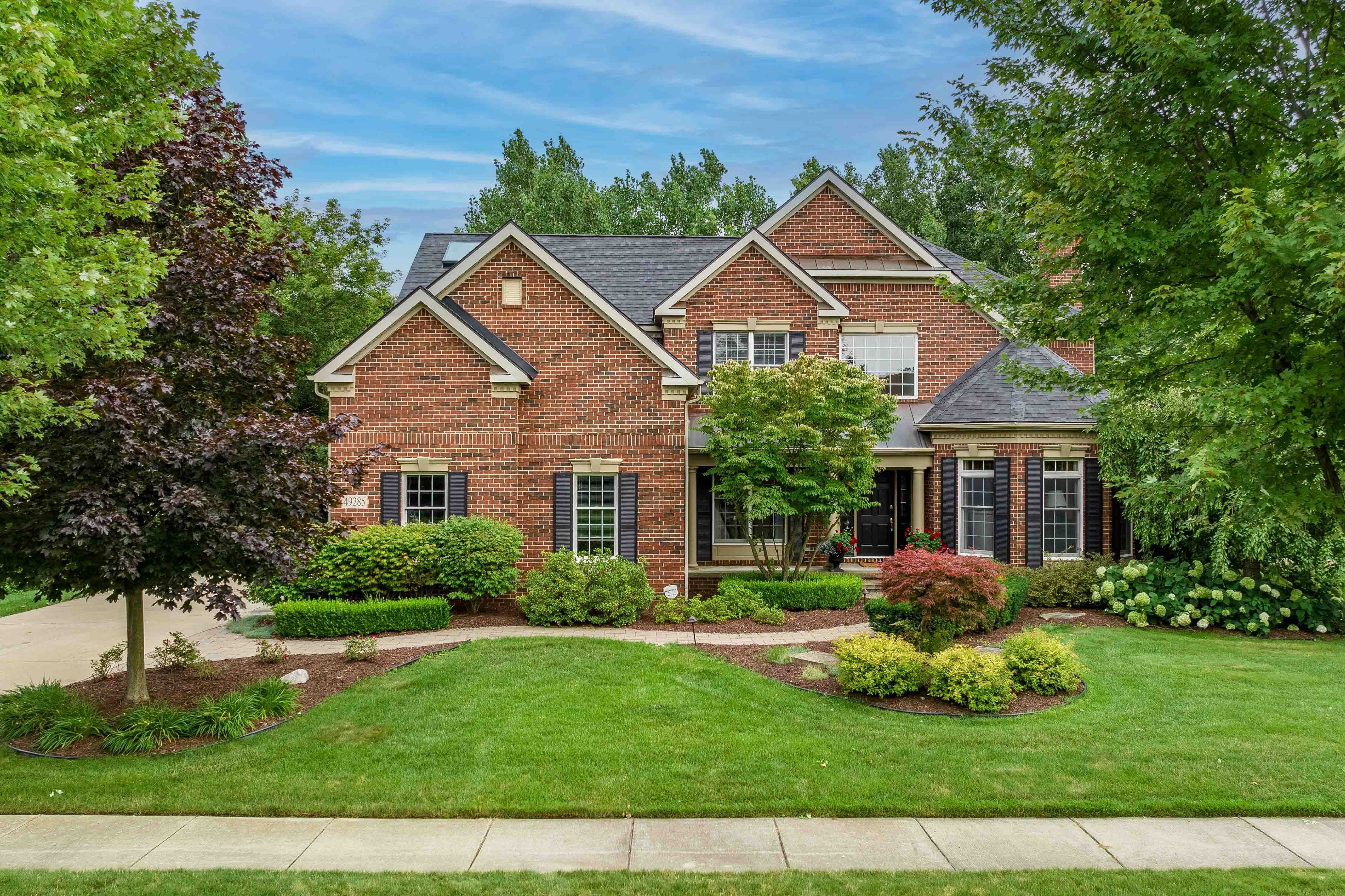 Albatross Dr, Novi, MI 48374