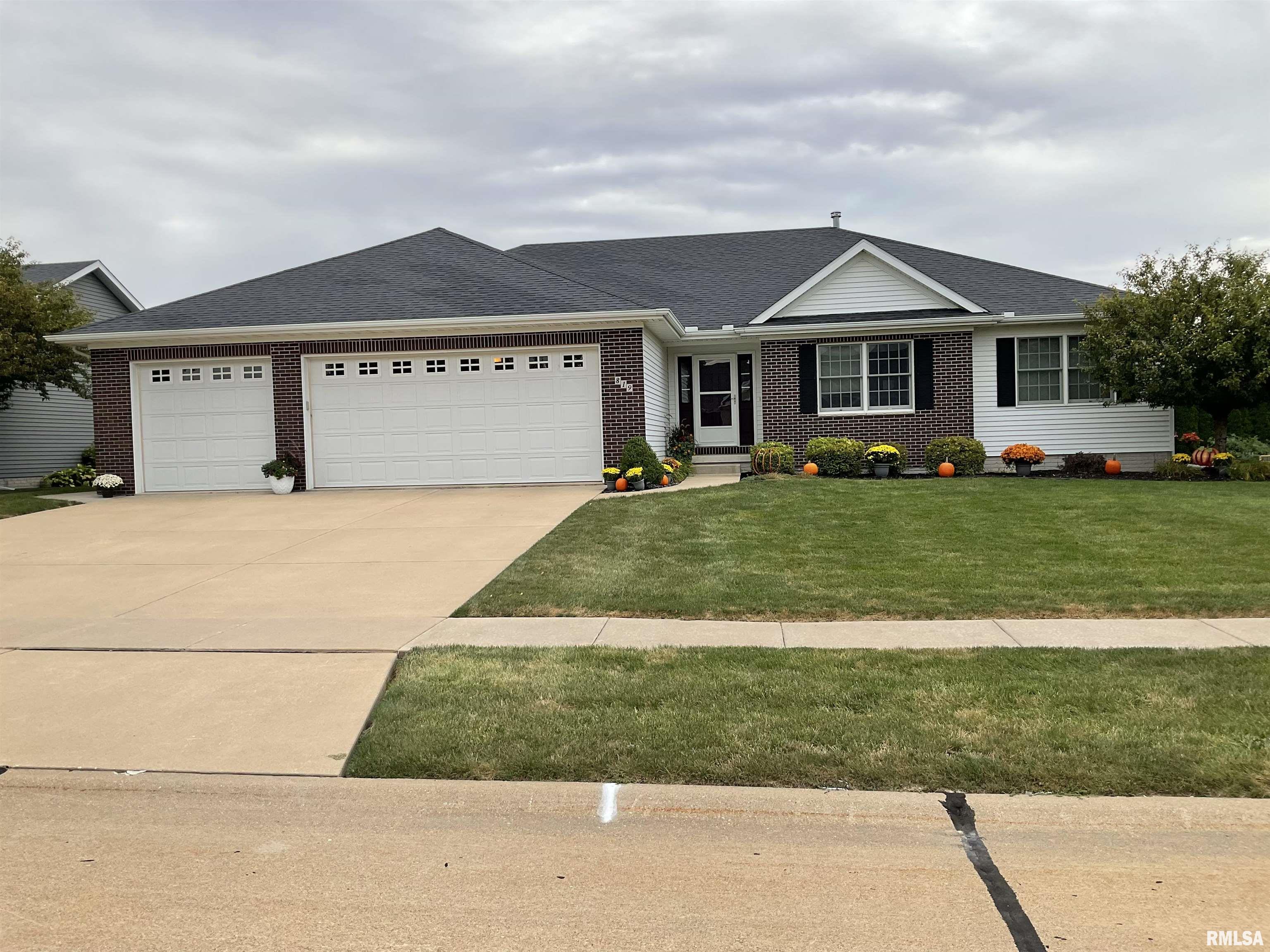 Sawgrass Ct, Eldridge, IA 52748