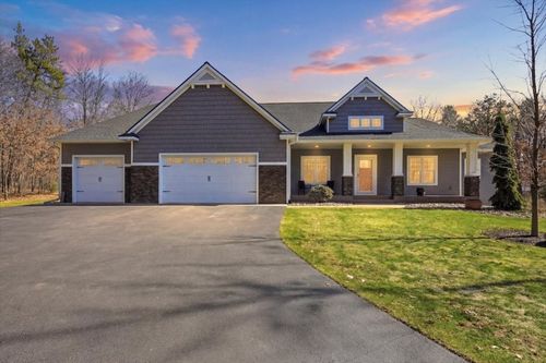 977 Mcgregor Dr, Eau Claire, WI, 54703-3925 | Card Image