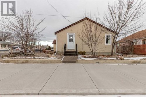 1701 2 Ave, Fort Macleod, AB, T0L0Z0 | Card Image