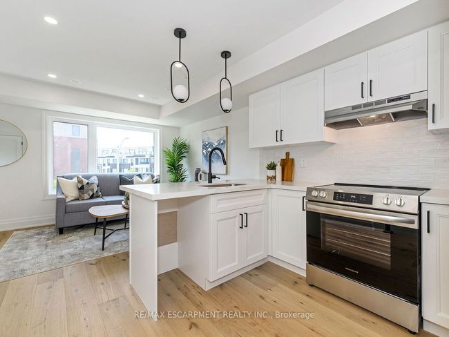 103 - 173 William Duncan Rd, Condo with 2 bedrooms, 2 bathrooms and null parking in North York ON | Image 6