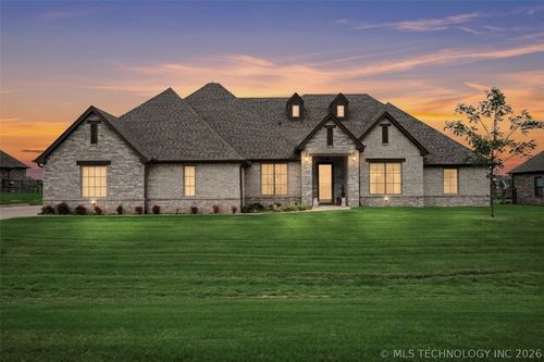 8331 N 149th East Ave, Owasso, OK, 74055-7853 | Card Image
