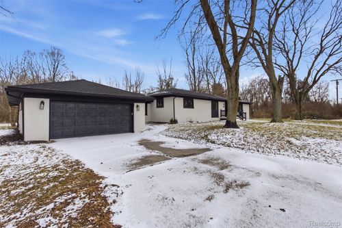 23157 Karr Rd, Belleville, MI, 48111-9312 | Card Image