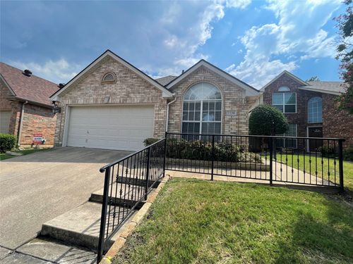 2220 Wembley Wood Ln, Bedford, TX, 76022-6112 | Card Image
