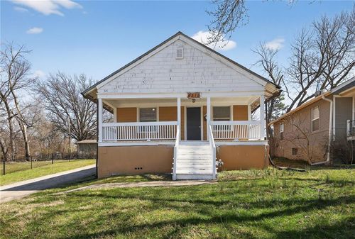 8219 Wayne Ave, Kansas City, MO, 64131-2331 | Card Image