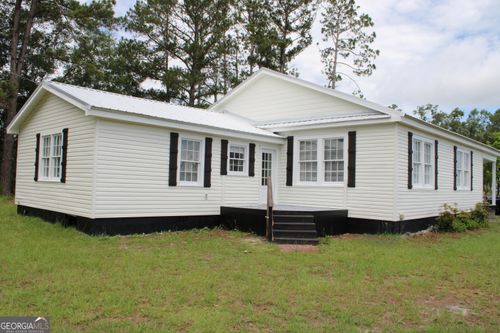 100 Ellis Jones Ln, Baxley, GA, 31513-3331 | Card Image