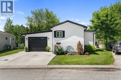 31 Dana Dr, Essex, ON, N8M1Z1 | Card Image