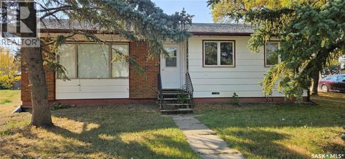 1101 Division St, Vanguard, SK, S0N0E6 | Card Image