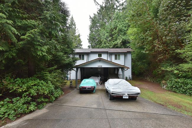 1029 Grandview Road, House other with 3 bedrooms, 2 bathrooms and 6 parking in Gibsons BC | Image 2