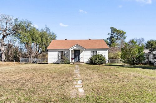 517 N Avenue F, Elgin, TX, 78621-2262 | Card Image