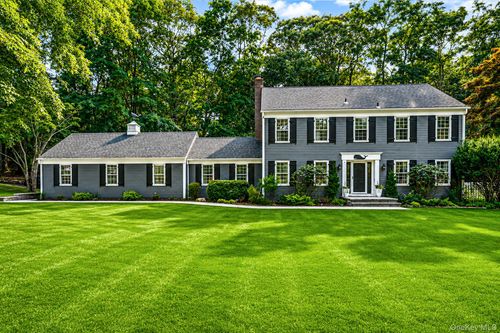 22 Ashley Ln, Shoreham, NY, 11786-1423 | Card Image